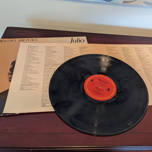 Julio Iglesias Vinyl Album 1100 Bel Aire Place Duet w/ Willie Nelson 1984 - Picture 4 of 6
